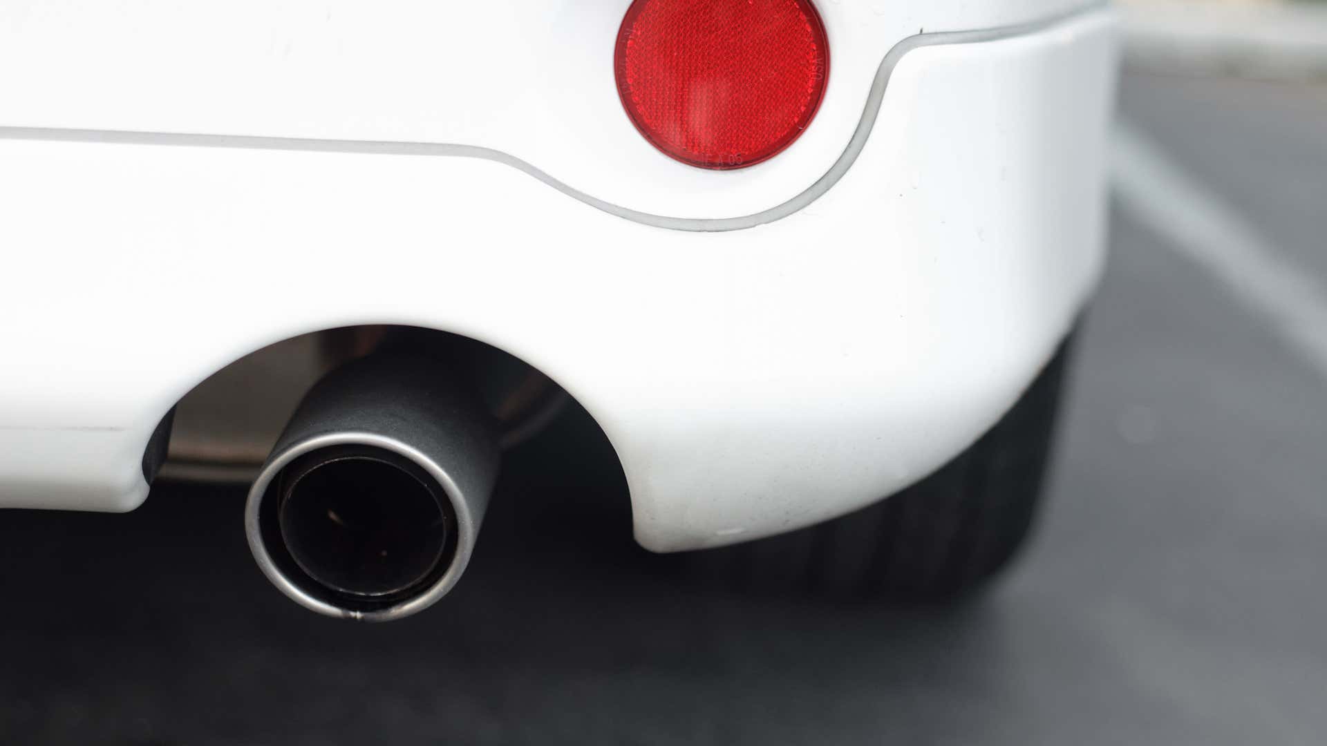 尾气只是汽车排放系统的一部分。